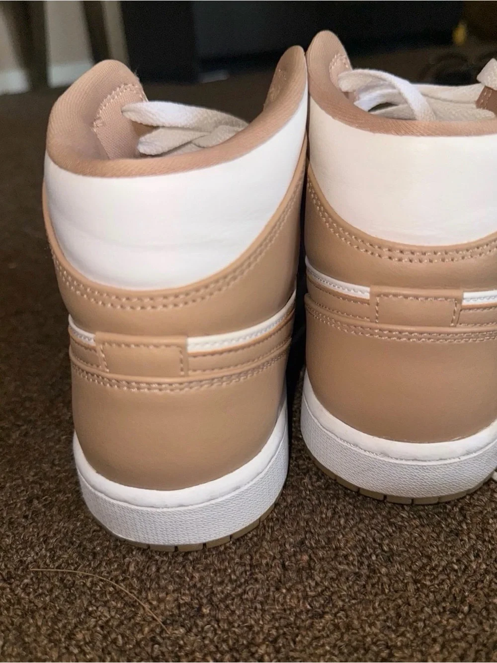 Air Jordan 1 Mid Tan Gum